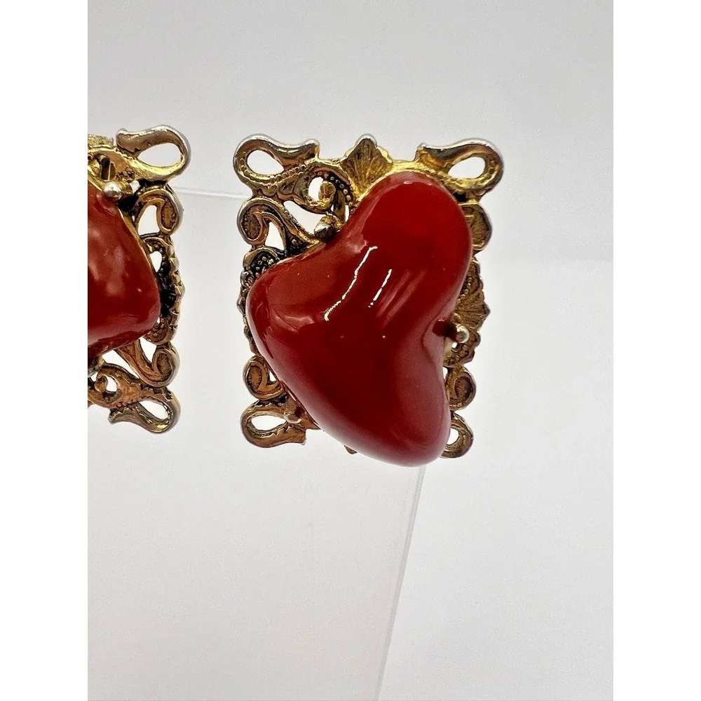 Vintage Red Cabochon Clip On Earrings‎ Gold Tone Filigree Retro Statement Glam